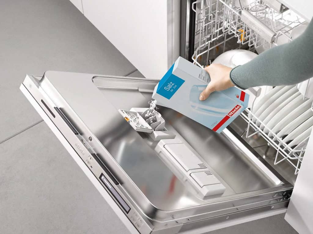 Предотвращает появление ржавчины в посудомоечной машине —